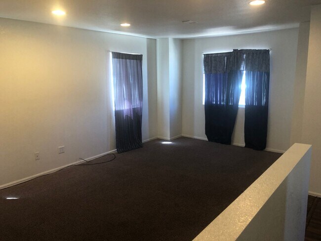 Foto del edificio - 3 Bedroom 2 Bath 1 Car Garage Townome