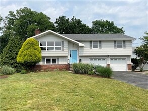 Building Photo - 98 Soundview Dr