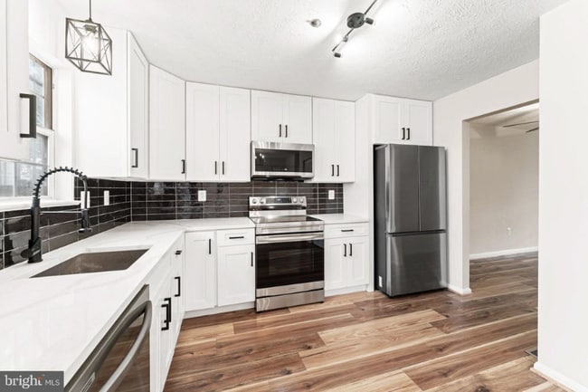 Building Photo - 5252 Daventry Terrace