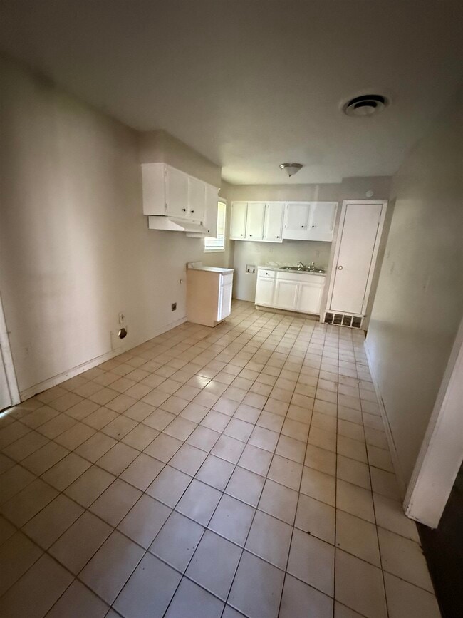 Building Photo - 820 Archie Dr