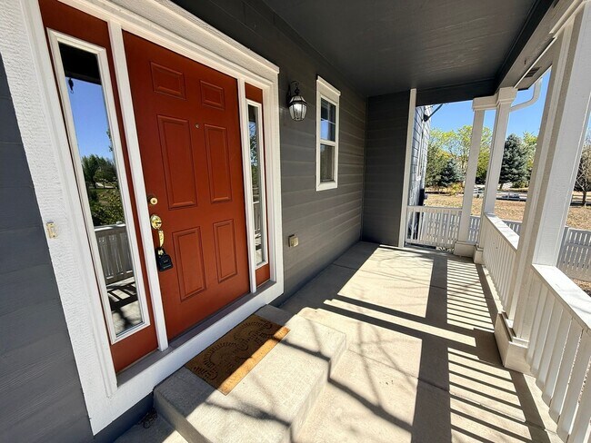 Foto del edificio - Modern 4-Bedroom Home in Renaissance Neighborhood Near Trails