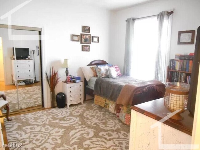 Foto del edificio - No Brokers Fee, Large Apartment in brighton, Heat, Hot Water Included, Eat-in Kitchen, Porch, Par...