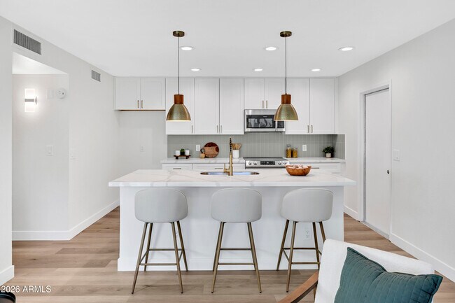 Foto del edificio - 8876 W Bluefield Ave