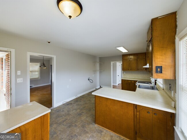 Building Photo - 9344 N Henry Blvd