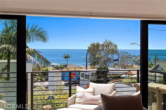 Primary Photo - 243 Wave St