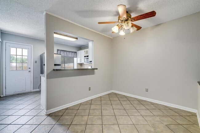 Building Photo - 1411 Gracy Farms Ln