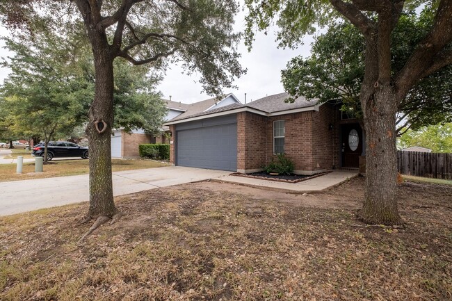 Foto del edificio - Phenomenal 3 Bedroom, 2.5 Bath, 2-Story Ho...