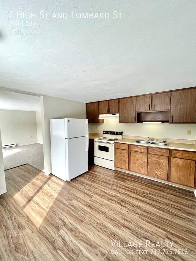 Building Photo - Huge 2-Bed apartment with washer/dryer hoo...