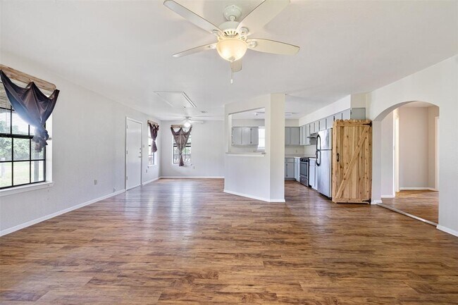 Foto del edificio - 6618 Cherrywood Ln