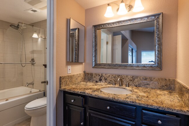 Foto del edificio - 43524 Yew St