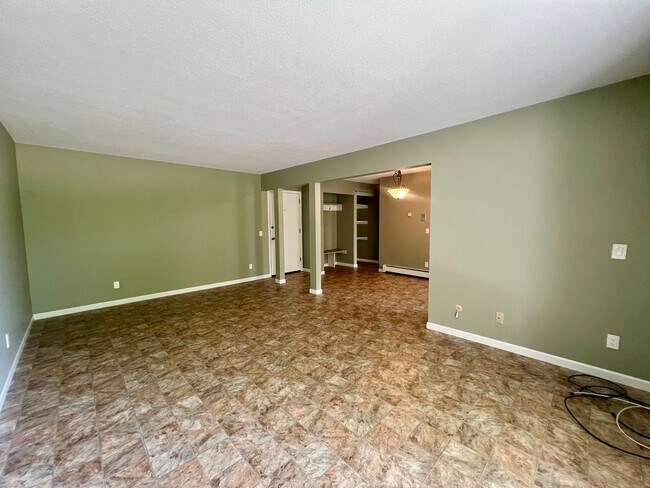 Foto del edificio - 1 Bedroom, 1 Bathroom Apartment In Desirable Location!
