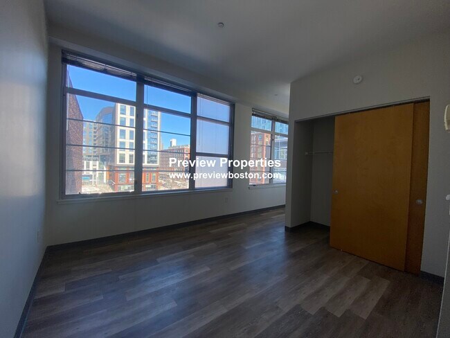 Foto del edificio - 160 E Berkeley St