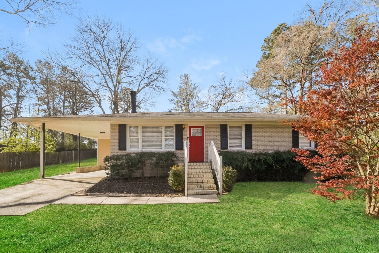 Foto principal - 7268 Westwood Ln