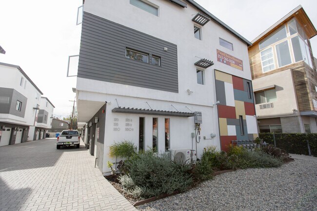 Foto del edificio - F78--1168 W. 36th Place