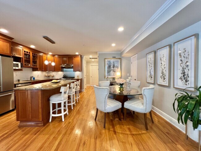 Building Photo - 76 New Canaan Ave