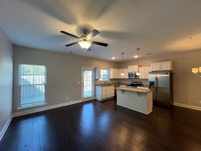 Building Photo - Beautiful Open Concept 2 BR 2.5 Townhome i...