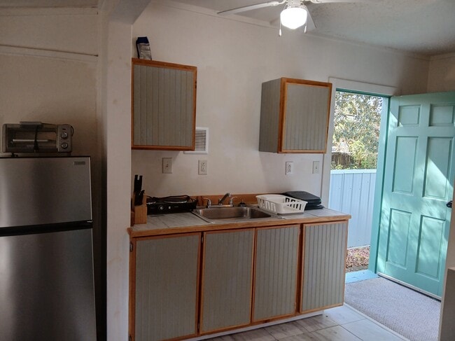 Building Photo - 1208 Alba St