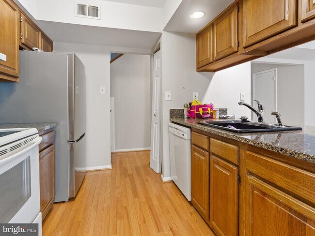 Foto del edificio - 4720 Colonel Ashton Pl