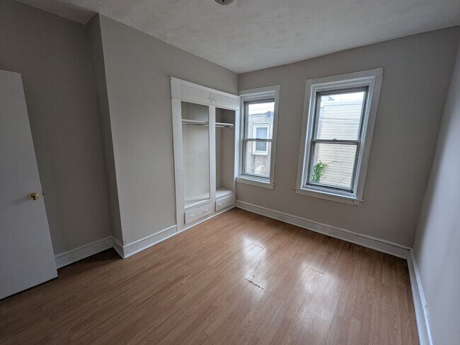 Foto del edificio - 150 N Yewdall St