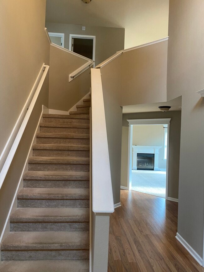 Foto del edificio - 104 Rosales Dr