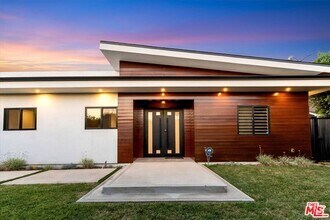 Building Photo - 5456 Hazeltine Ave