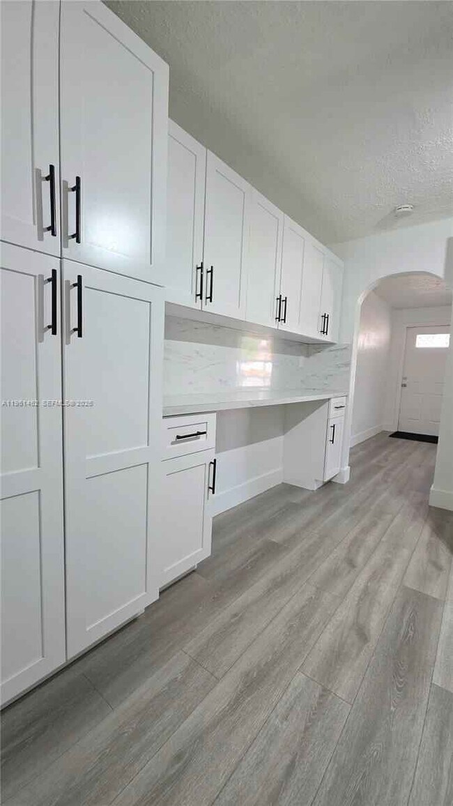 Foto del edificio - 6616 Raleigh St