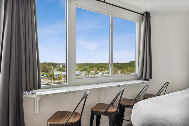 Building Photo - 8817 S Thomas Dr