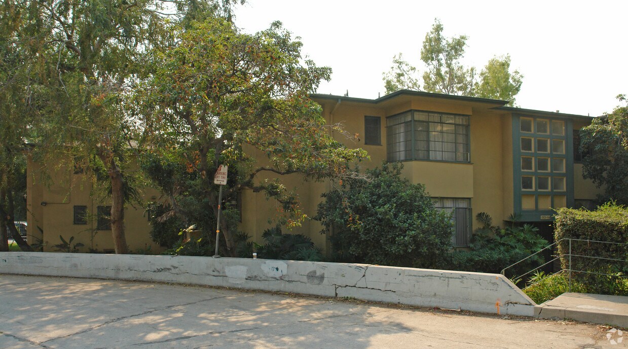 Building Photo - 6701-6707 1/2 Franklin Ave