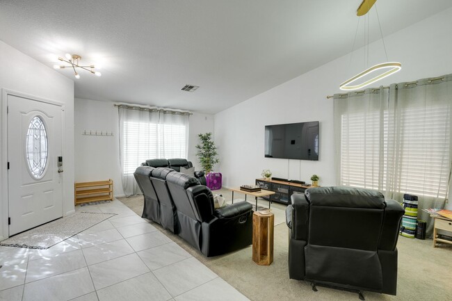 Building Photo - FULLY FURNISHED 3BEDROOM HOME IN NORTH LAS...