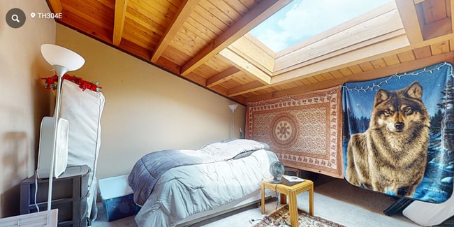 Building Photo - Treehouse Condo - Roomy 2 Bedroom + Loft/2...