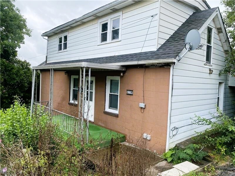 211 Ravine St Unit B, Steubenville, OH 43952 Room for Rent in