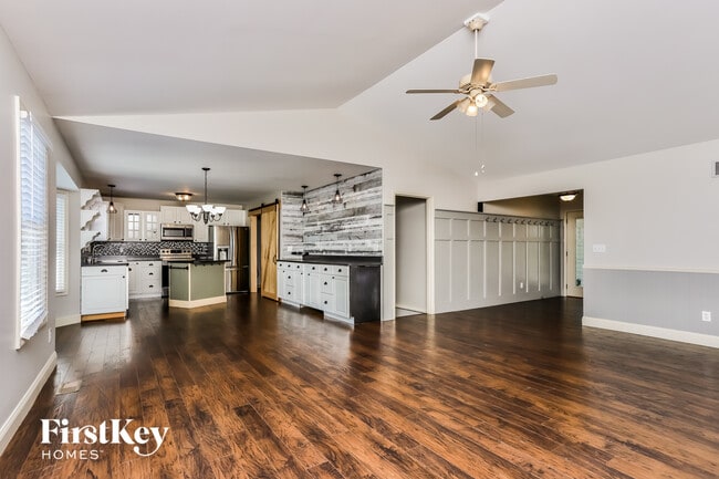 Foto del edificio - 3845 Bedford Pointe Dr