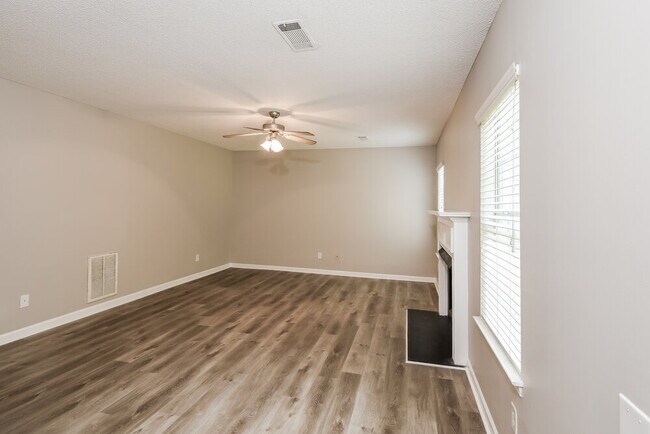 Building Photo - 504 Baywood Way