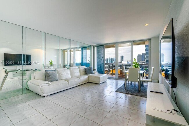 Building Photo - 3140 S Ocean Dr