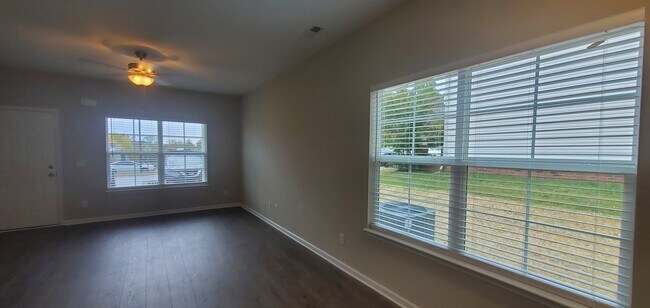Building Photo - 409 Carol Dr