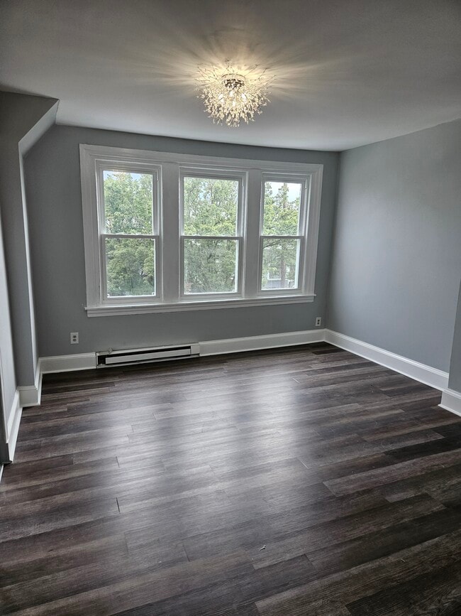 Front Bedroom - 5463 Arlington St