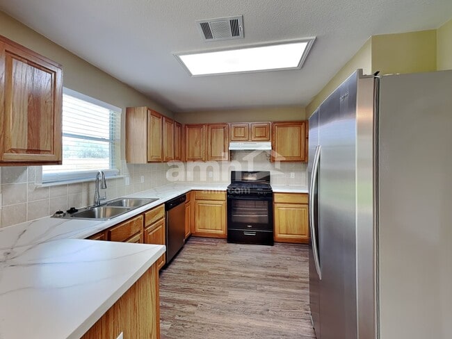 Building Photo - 116 Paige Bend