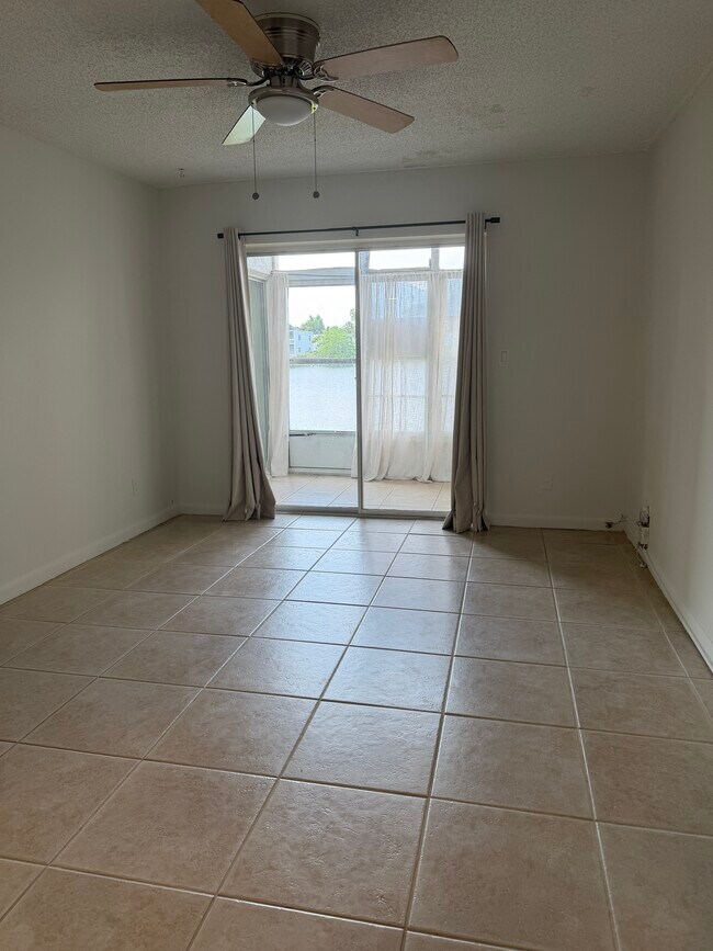 Foto del edificio - 643 N Keene Rd