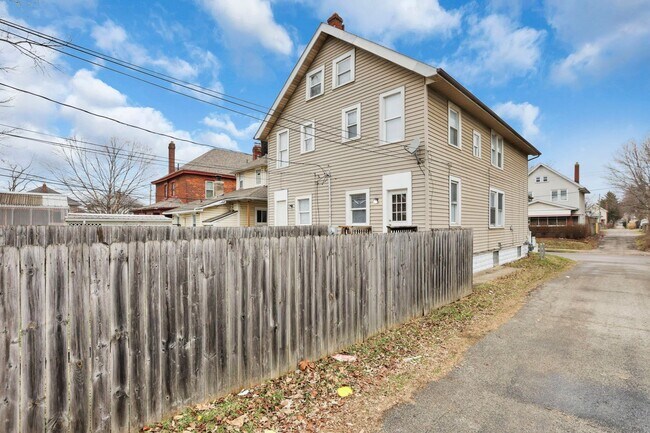 Foto del edificio - 293-295 Woodrow Ave