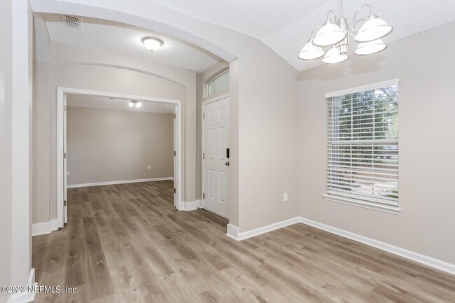 Foto del edificio - 12436 Richfield Blvd