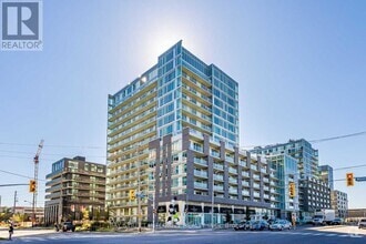 Building Photo - 565-W565 Wilson Ave