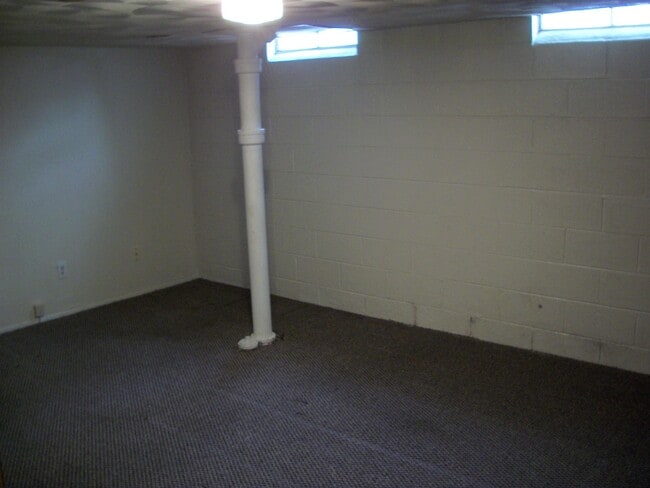 Building Photo - 1439 Mac Dr