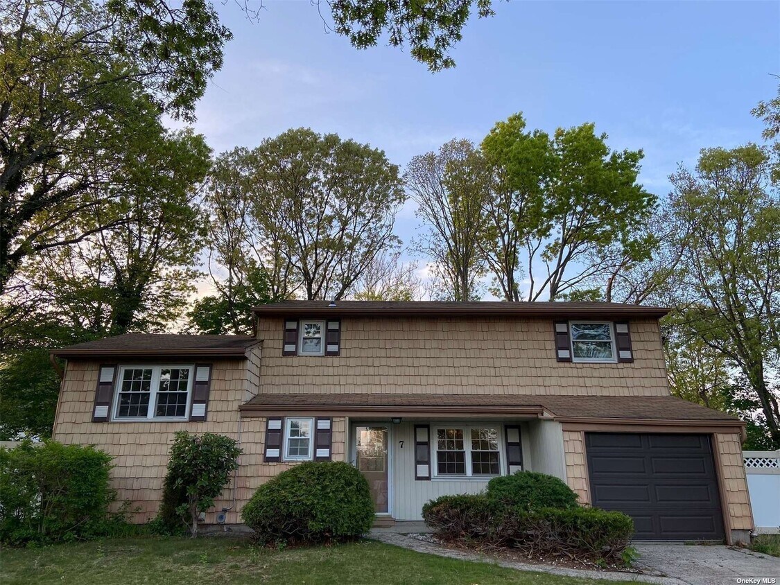 Primary Photo - 7 Rocket Ct