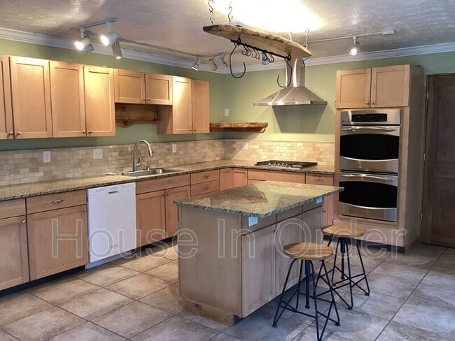 Building Photo - 6 Star Berry Ln