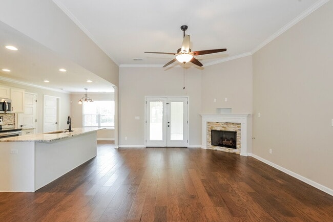 Building Photo - 3821 Dawnwood Cir W