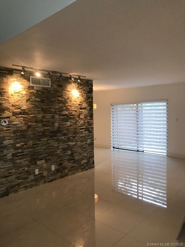 Building Photo - 11543 SW 109th Rd 24B Miami Fl 33176