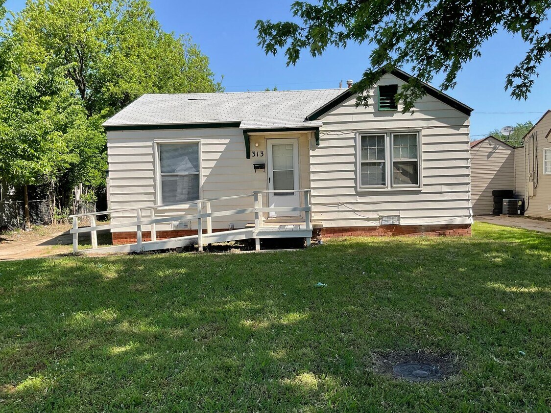 Primary Photo - 3 bed, 1 bath, 1 car garage