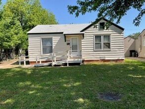 Building Photo - 313 E Jacobs Dr