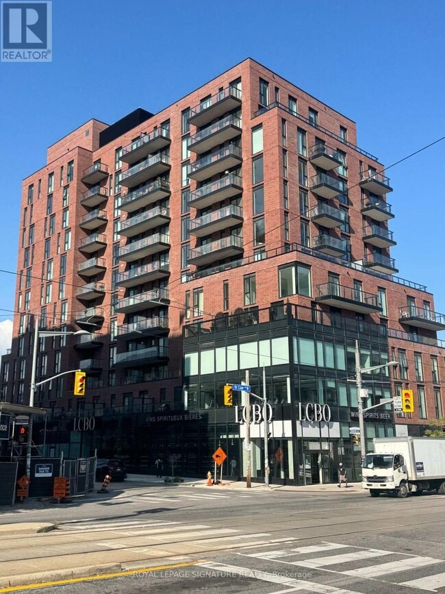 Building Photo - 900-900 St Clair Ave W