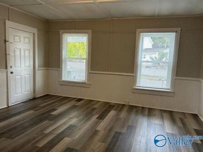 Foto del edificio - 3415 Alpine St SW